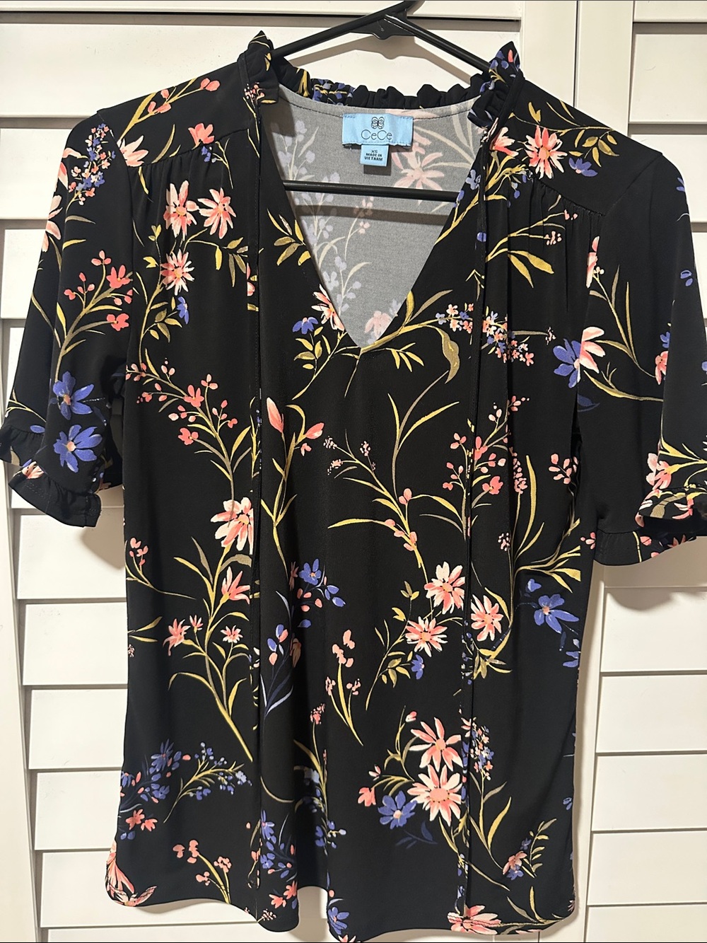 CeCe Black Floral V-Neck Ruffle Sleeve Blouse